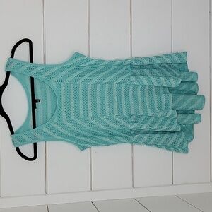 Signature Studio small blue sweater like peplum hi low tank